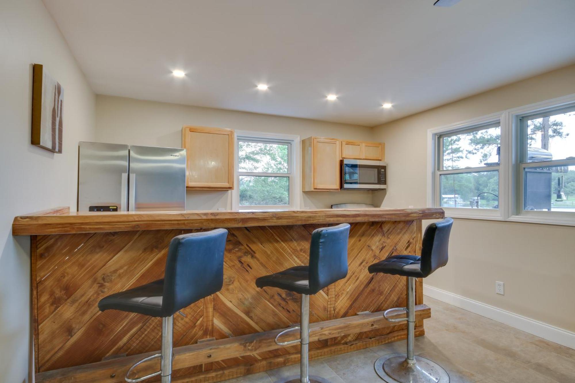 Waterfront Lakehouse With Private Dock And Fire Pit! Chapin Exterior photo