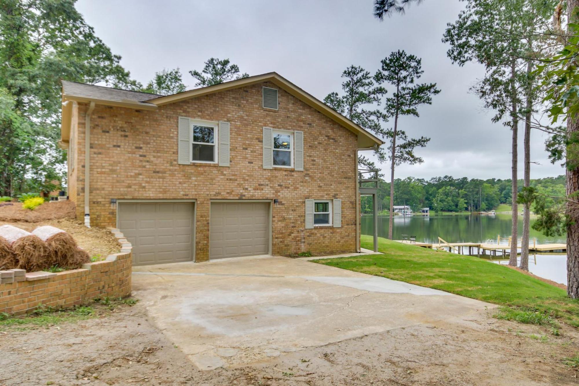 Waterfront Lakehouse With Private Dock And Fire Pit! Chapin Exterior photo