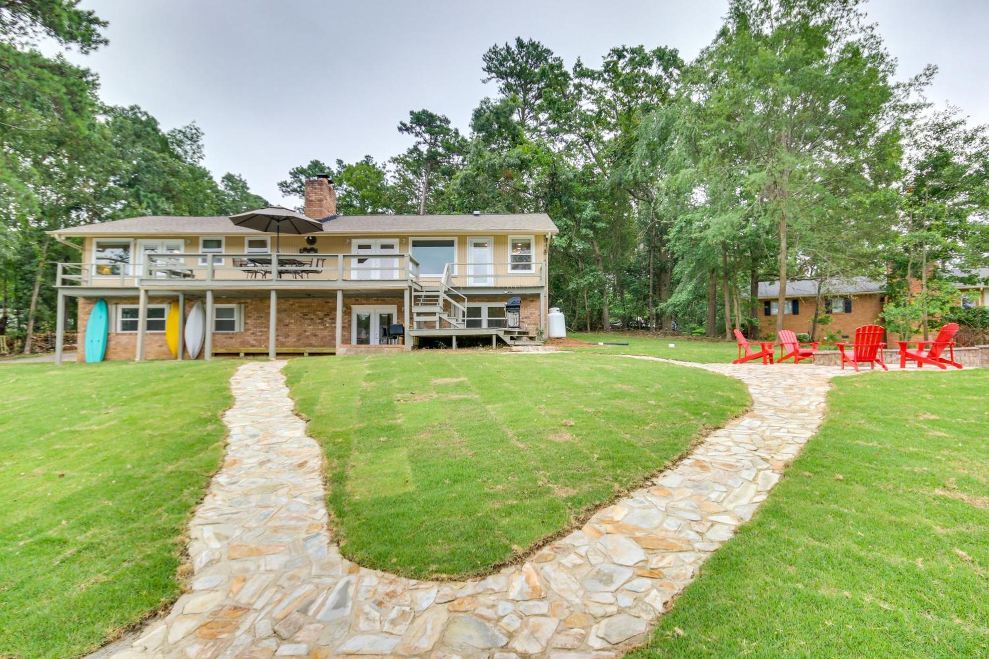 Waterfront Lakehouse With Private Dock And Fire Pit! Chapin Exterior photo