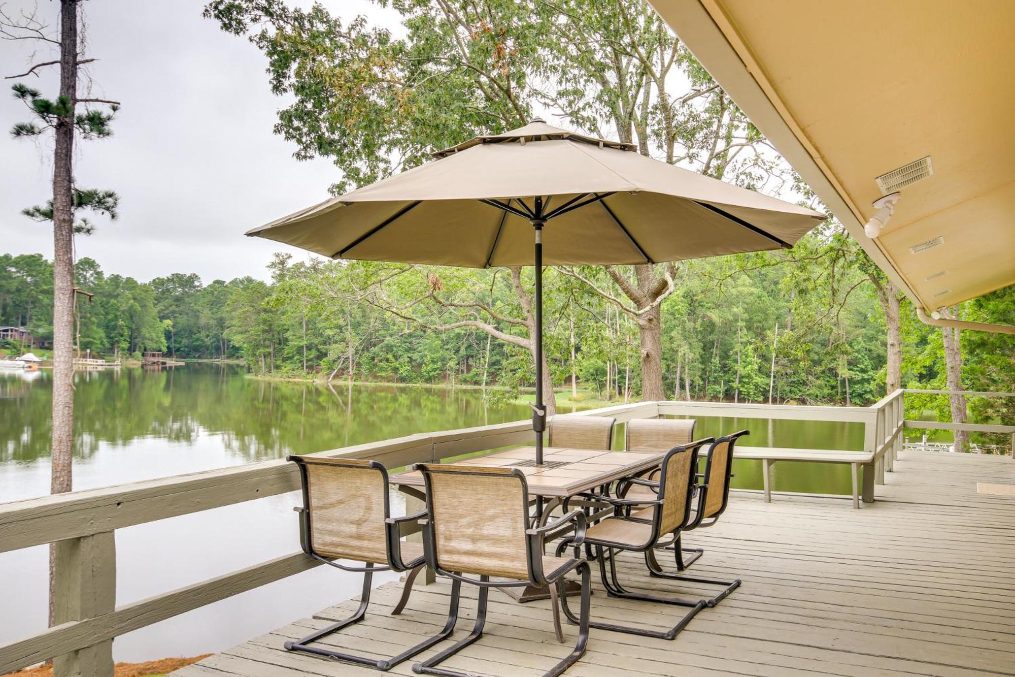 Waterfront Lakehouse With Private Dock And Fire Pit! Chapin Exterior photo