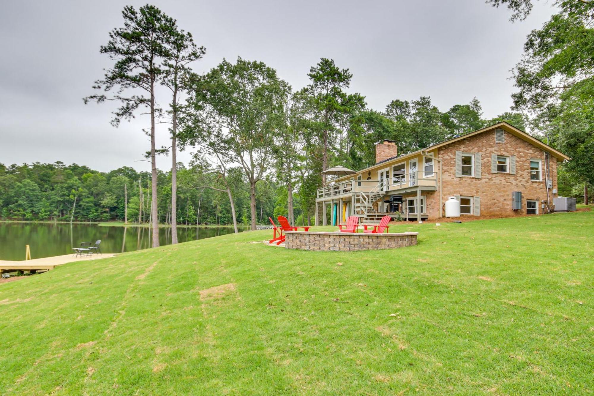 Waterfront Lakehouse With Private Dock And Fire Pit! Chapin Exterior photo