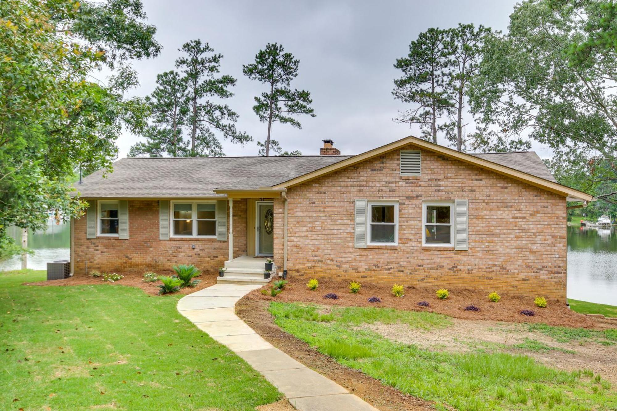 Waterfront Lakehouse With Private Dock And Fire Pit! Chapin Exterior photo